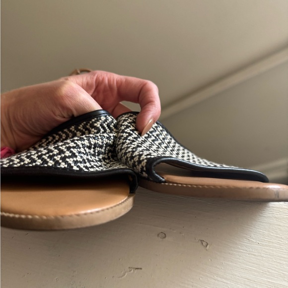 Women's Black and Tan Sandals - Picture 3 of 5